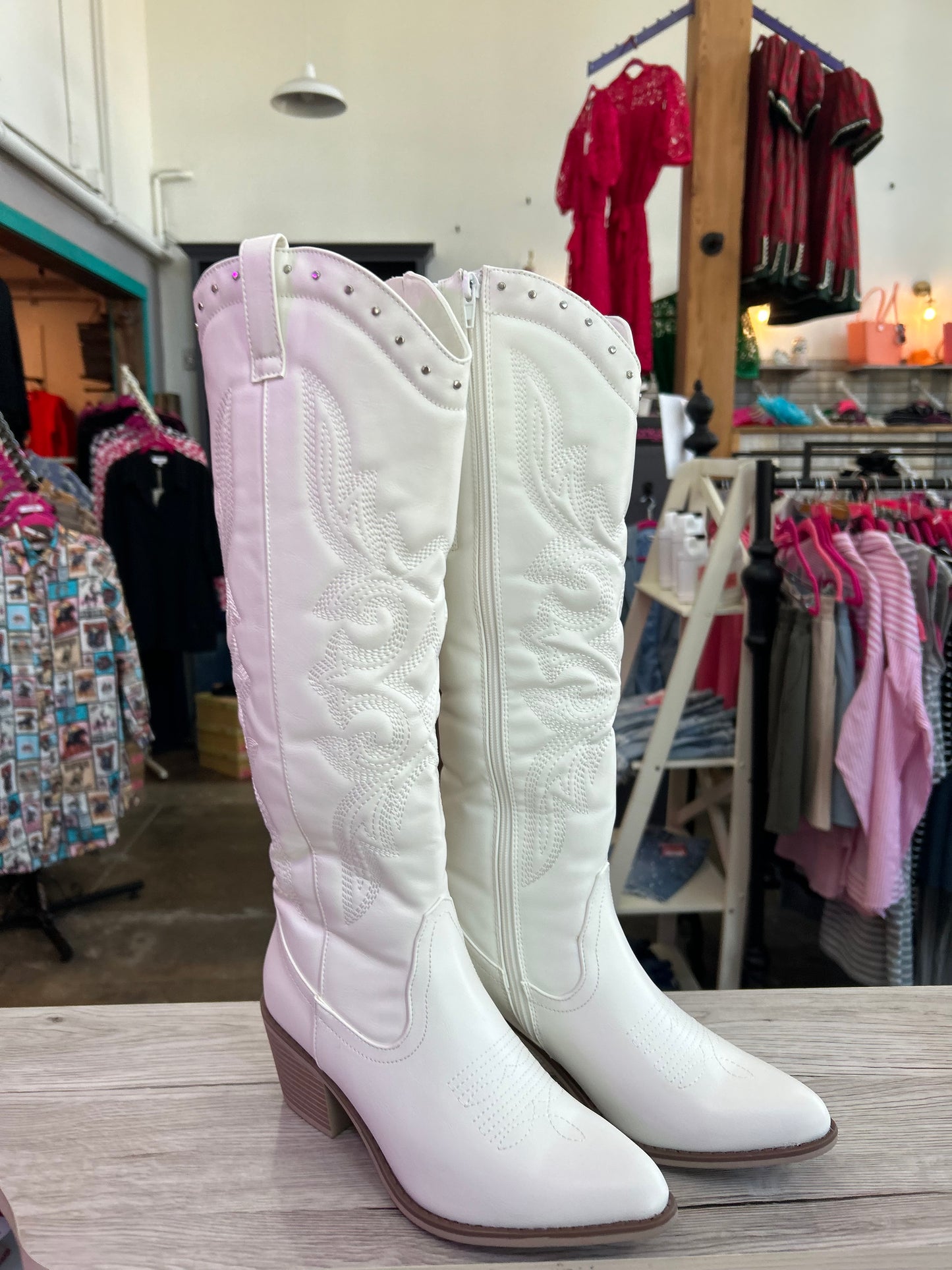 Pierre Dumas Whitney white cowboy boots with classic Western silhouette and sleek white finish.