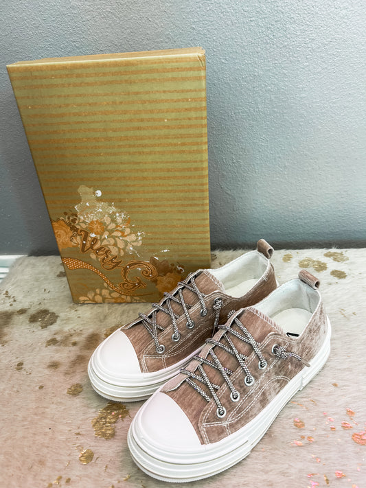 Very G-Aman Velvet Sneakers Nude