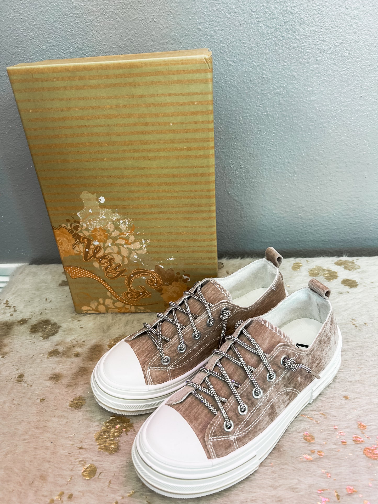 Very G-Aman Velvet Sneakers Nude