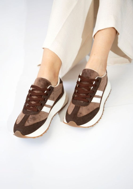 Women’s tennis sneakers for comfort and everyday wear