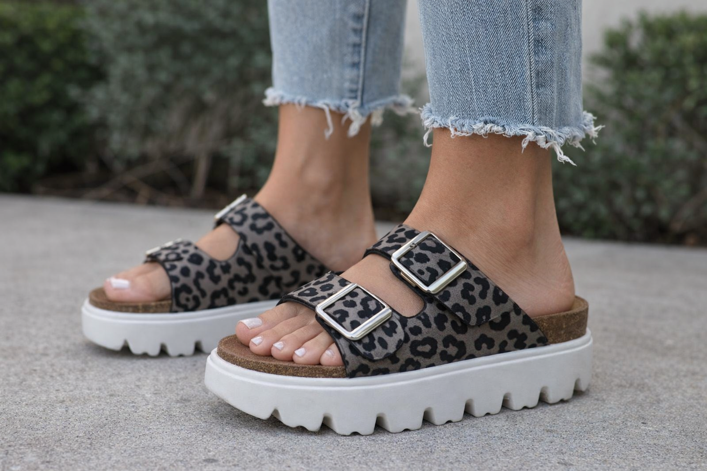 Women’s Very G Jazmin gray chunky slip-on sandals from Twisted Sisters Shoetique in Waco Texas