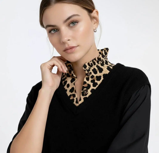 Leopard print detachable shirt collar with ruffled neckline and button-front detail