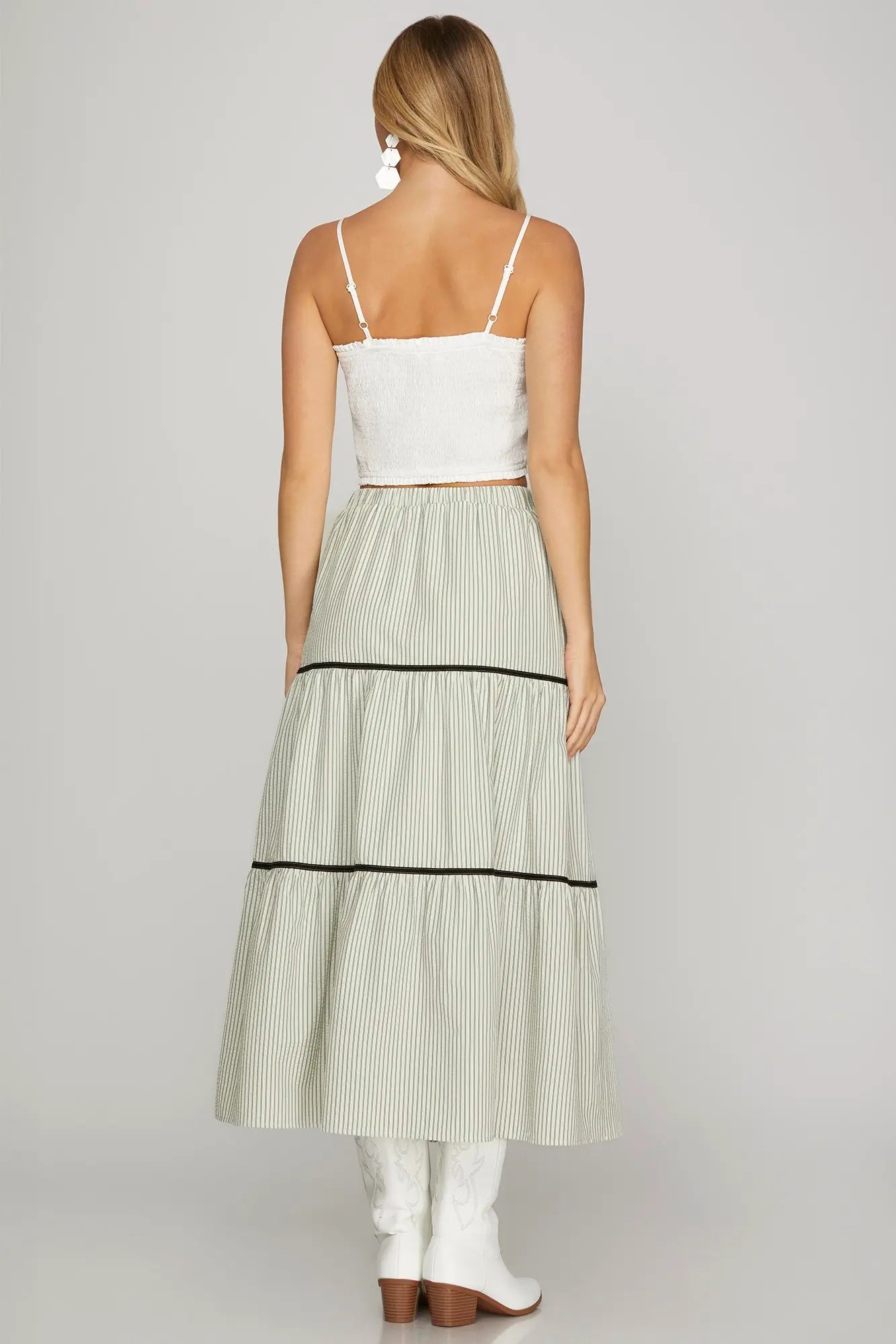 Women’s flowy tiered maxi skirt
